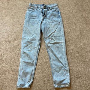 GAP mom jeans lightwash size 2/26